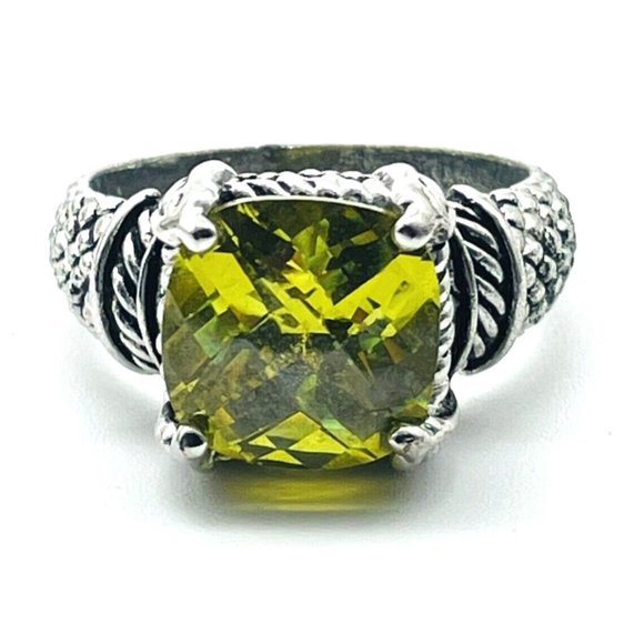 Green Faceted Crystal Ring Silver Tone August Birthstone Classic Career Cosplay - Picture 1 of 7